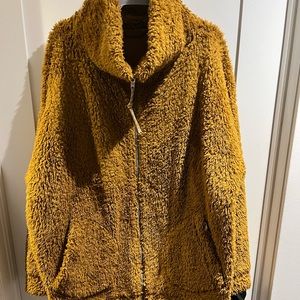 Women’s Lululemon oversized Sherpa coat.